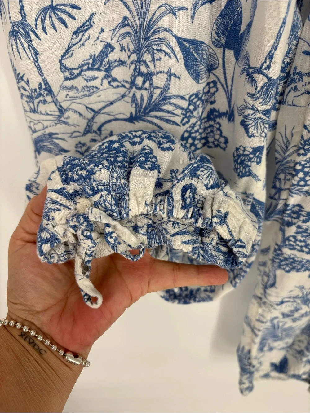 🪵 Nicole Miller linen rayon Blue and White Tropical Print Joggers - Picture 4 of 9